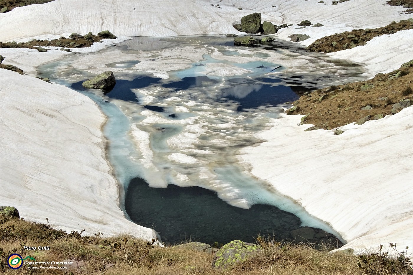 58 Dall'alto...Laghetto di Pietra Quadra in disgelo .JPG